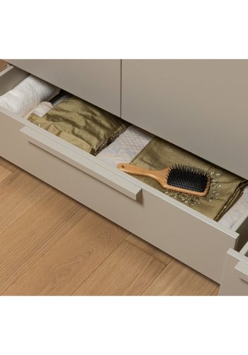 WOOOD Pure garderob med 3 d�rrar och delad d�rr, furudoft [Fsc]