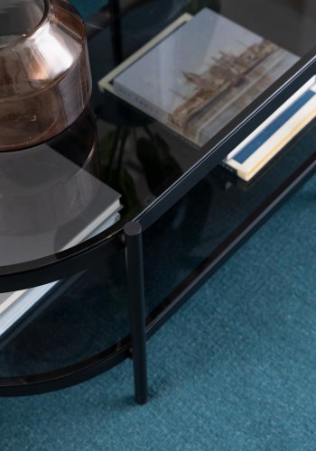 ACT NORDIC Bayonne sofabord, m. 1 hylde, oval - rgfarvet glas og sort metal (95x50)