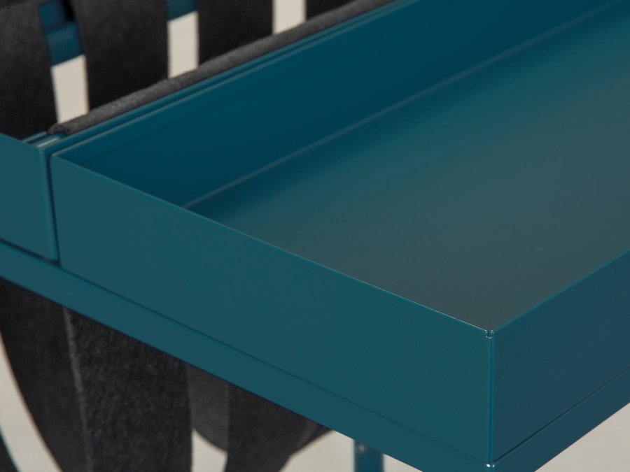 NORDIC LIVING COLLECTION Sidobord Club NY Magazine Scandinavian Bl�/filt svart med hyllplan f&ouml;r tidskrifter.