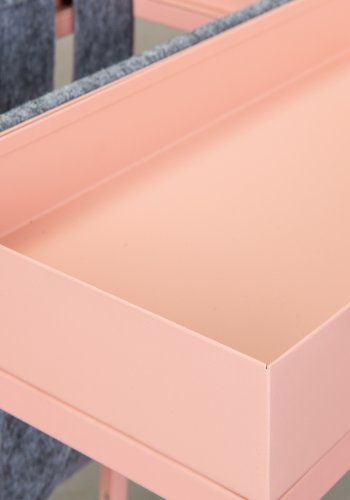 NORDIC LIVING COLLECTION Sidobord Club NY Magazine Mellow rosa/filtgr� med hylla f&ouml;r tidskrifter.