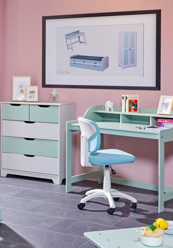 NORDIC LIVING COLLECTION Skrivbord i massivt tr� i salviagr�nt med rundade h�rn och kanter, praktiska fack och h�l f�r sladdar.