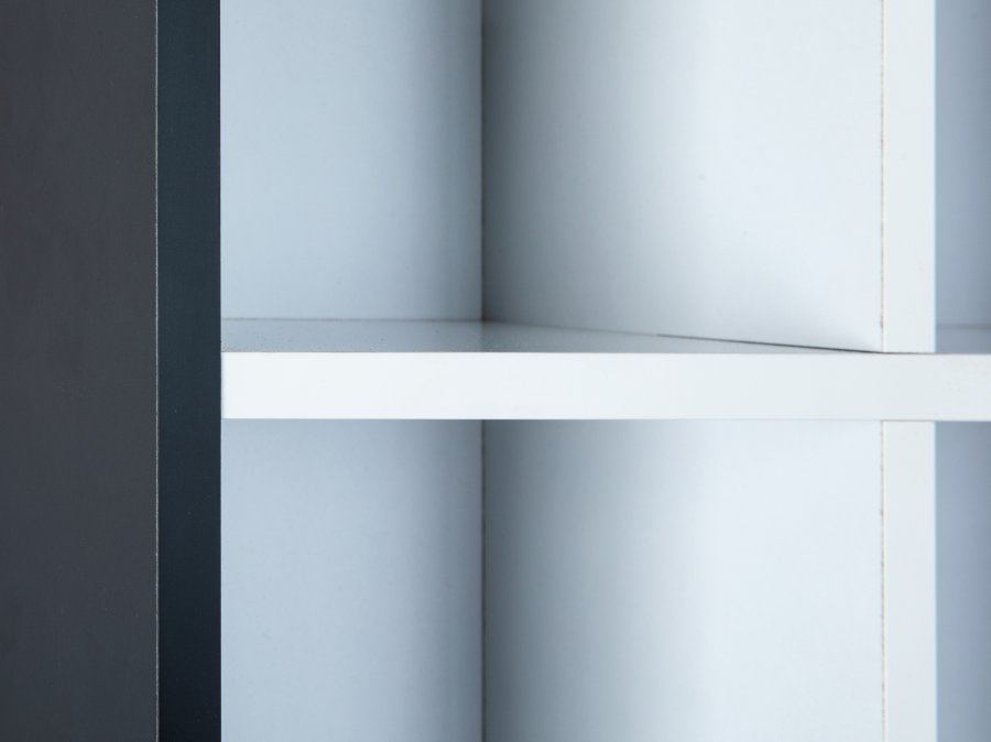 NORDIC LIVING COLLECTION Decem svart-hvitt oppbevaringsskap med 10 oppbevaringsrom, uten glass