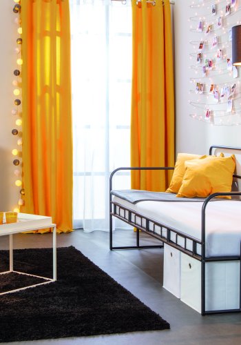 NORDIC LIVING COLLECTION Decem svart-hvitt oppbevaringsskap med 10 oppbevaringsrom, uten glass