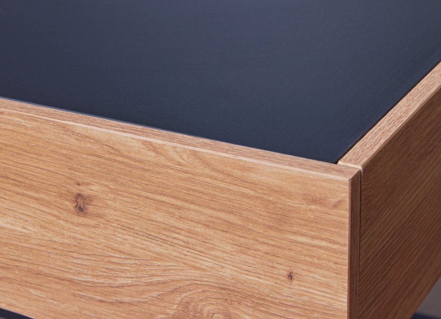 NORDIC LIVING COLLECTION Filora salongbord i svart eik med h�ndlaget finish og god plass p� bordplaten.