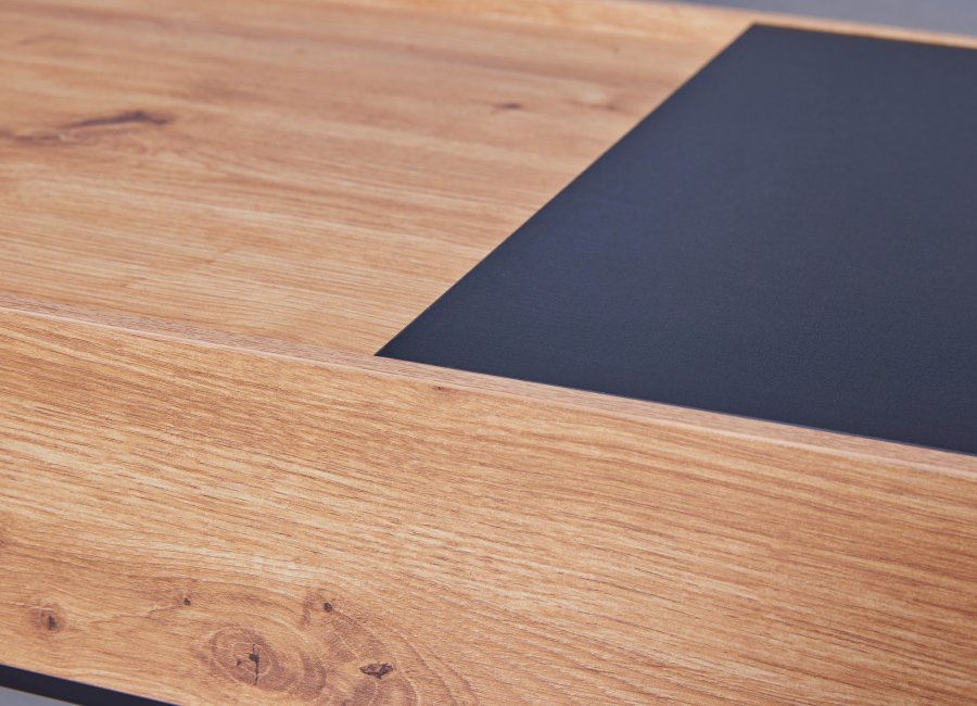 NORDIC LIVING COLLECTION Filora salongbord i svart eik med h�ndlaget finish og god plass p� bordplaten.