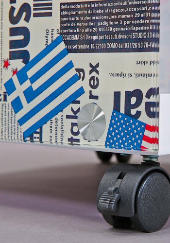 NORDIC LIVING COLLECTION Vitt sidobord med Flagcube-logotyp och 2 hyllor