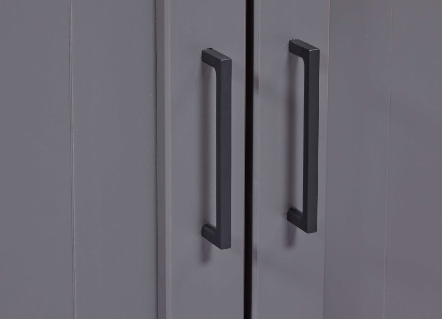 NORDIC LIVING COLLECTION  Massiv furu-vitrinskap i landlig stil med 4 d�rer og 2 skuffer i gr� eikelakk