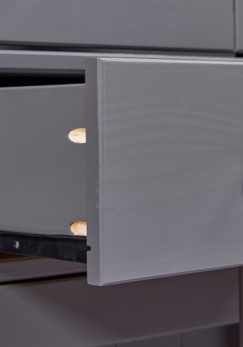 NORDIC LIVING COLLECTION  Massiv furu-vitrinskap i landlig stil med 4 d�rer og 2 skuffer i gr� eikelakk