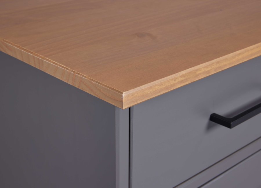 NORDIC LIVING COLLECTION  Massiv furusk�nk i lantlig stil med 3 d�rrar och 3 l�dor i gr� eklack