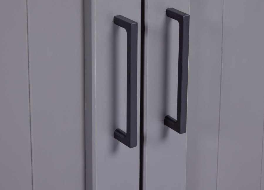 NORDIC LIVING COLLECTION  Massiv furusk�nk i lantlig stil med 3 d�rrar och 3 l�dor i gr� eklack