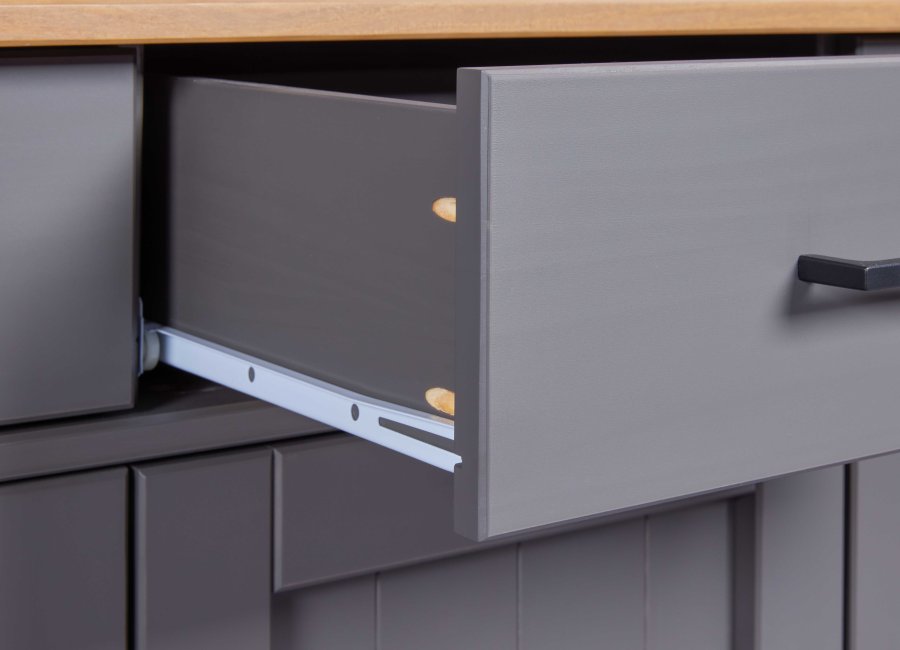NORDIC LIVING COLLECTION  Massiv furusk�nk i lantlig stil med 3 d�rrar och 3 l�dor i gr� eklack