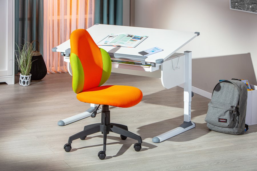 NORDIC LIVING COLLECTION  Jessi svingstol i oransje/gr�nn netting med roterende sete, 5 lastavhengige bremsede sikkerhetshjul og trinnl�s h�ydejustering