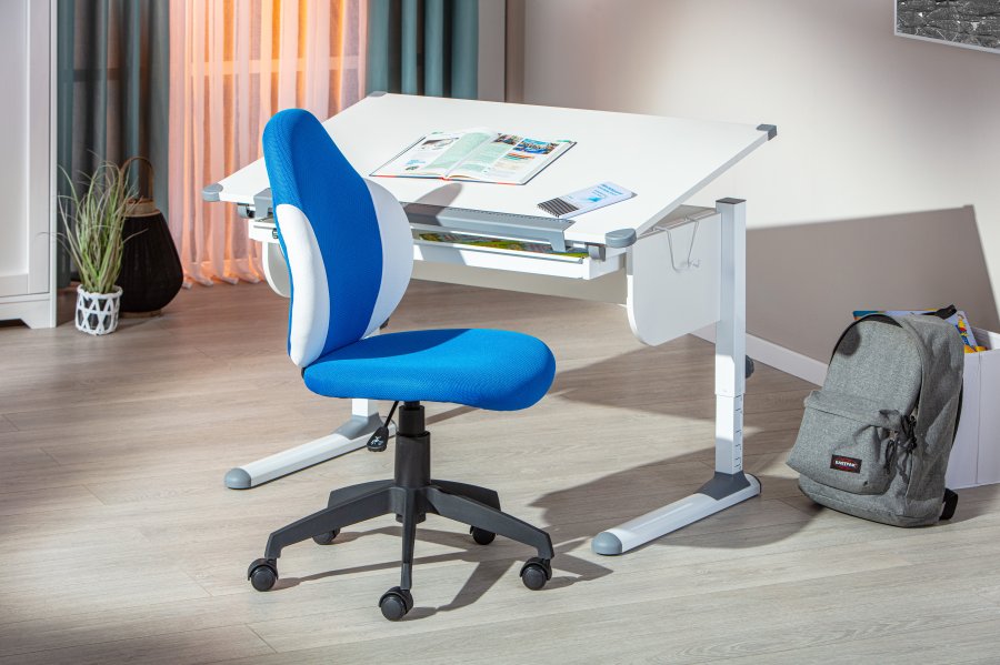 NORDIC LIVING COLLECTION Jessi svingstol, bl�/hvit, med svingbart sete, 5 lastavhengige bremsede sikkerhetshjul og trinnl�s h�ydejustering
