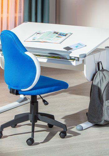 NORDIC LIVING COLLECTION Jessi svingstol, bl�/hvit, med svingbart sete, 5 lastavhengige bremsede sikkerhetshjul og trinnl�s h�ydejustering