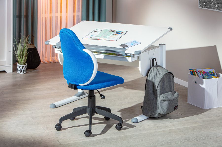 NORDIC LIVING COLLECTION Jessi svingstol, bl�/hvit, med svingbart sete, 5 lastavhengige bremsede sikkerhetshjul og trinnl�s h�ydejustering