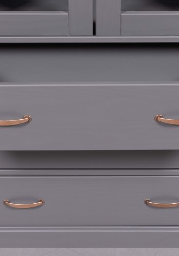 NORDIC LIVING COLLECTION FSC vitrineskap Luzerna gr� med 2 d�rer og 3 skuffer