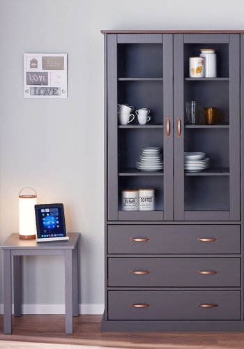 NORDIC LIVING COLLECTION FSC vitrineskap Luzerna gr� med 2 d�rer og 3 skuffer