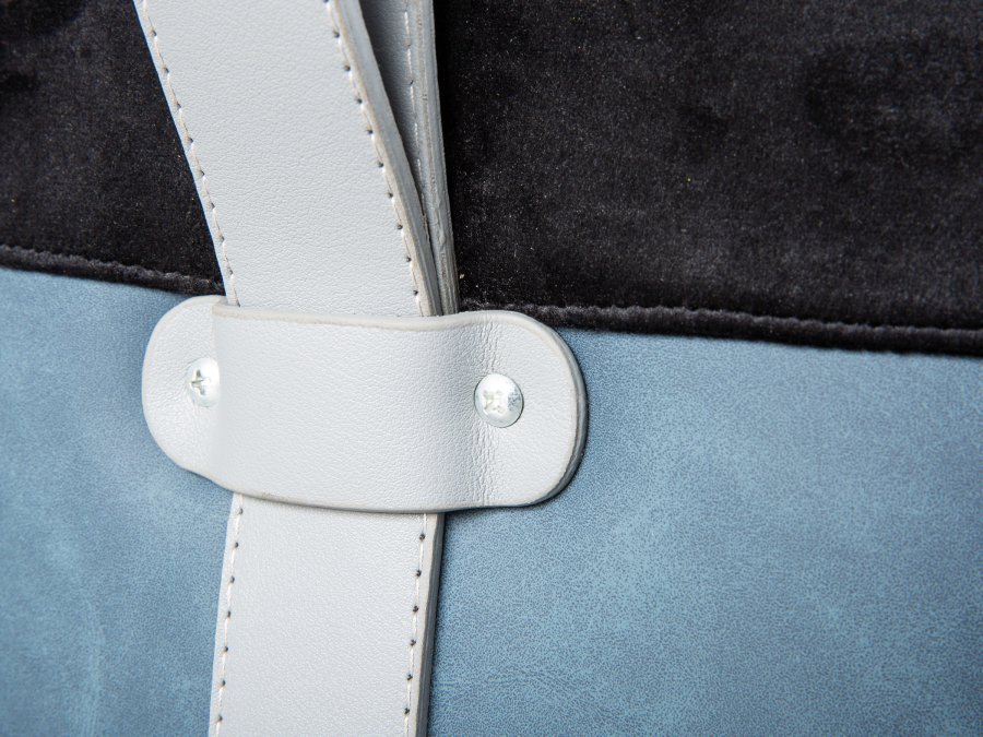 NORDIC LIVING COLLECTION Osane pall i svart sammet med PU-handtag, f�rvaringsutrymme och b�rrem i konstl�der