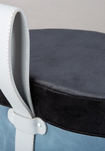 NORDIC LIVING COLLECTION Osane pall i svart sammet med PU-handtag, f�rvaringsutrymme och b�rrem i konstl�der