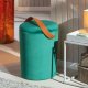 NORDIC LIVING COLLECTION Papua-pall i gr�n sammet med PU-handtag, f�rvaringsutrymme och b�rrem i konstl�der