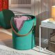 NORDIC LIVING COLLECTION Papua-pall i gr�n sammet med PU-handtag, f�rvaringsutrymme och b�rrem i konstl�der