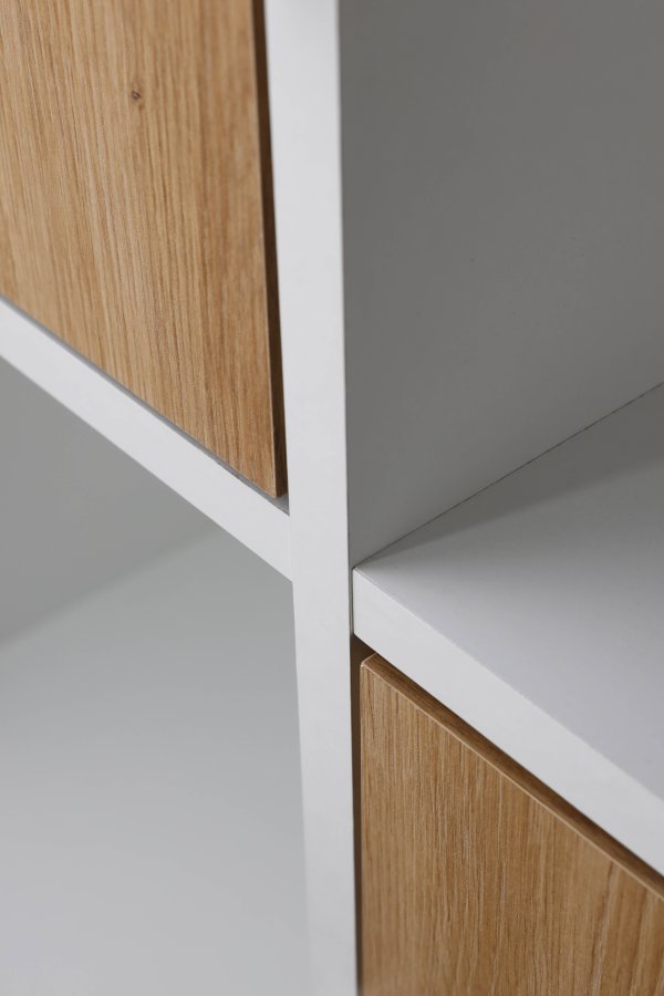 NORDIC LIVING COLLECTION Pepeto 2T frittst�ende hylle i h�ndlaget eik/hvit med 2 rom og 2 d�rer