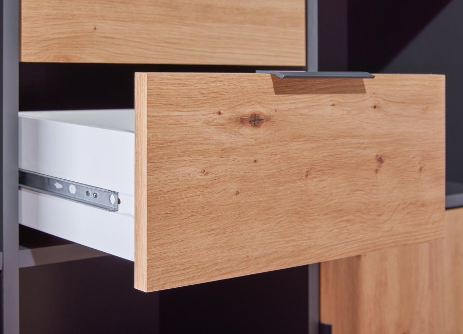 NORDIC LIVING COLLECTION Pepeto kommode med 2 d�rer, 2 skuffer og 3 rom, h�ndlaget eik/antrasitt