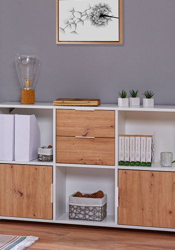 NORDIC LIVING COLLECTION Pepeto 2T2S kommode i h�ndlaget eik/hvit med 3 rom og 3 d�rer