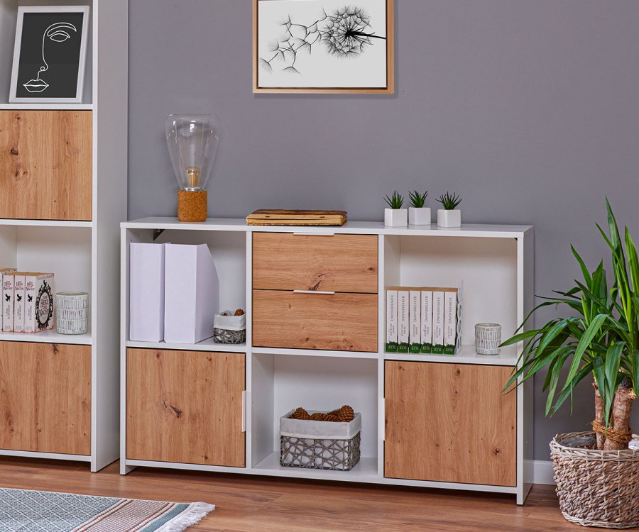 NORDIC LIVING COLLECTION Pepeto 2T2S kommode i h�ndlaget eik/hvit med 3 rom og 3 d�rer