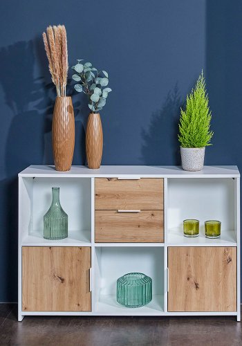 NORDIC LIVING COLLECTION Pepeto 2T2S kommode i h�ndlaget eik/hvit med 3 rom og 3 d�rer