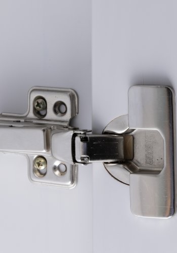 NORDIC LIVING COLLECTION Prati barnegarderobe med 2 d�rer, laget av heltre furu, malt lys gr�
