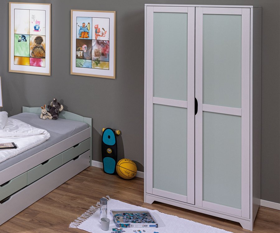 NORDIC LIVING COLLECTION Prati barnegarderobe med 2 d�rer, laget av heltre furu, malt lys gr�