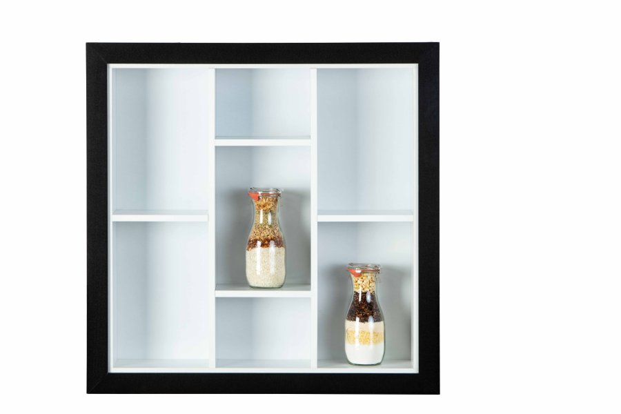 NORDIC LIVING COLLECTION Collector Septem med 7 rom uten skive for oppbevaring av samleobjekter, krydder eller andre gjenstander.