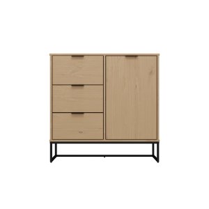 NORDIC LIVING COLLECTION Modern byr� tillverkad av massiv furu, lackerad i Oak Colori. Stabilt stativ tack vare svart metallram, h�gkvalitativa svarta metallhandtag, gott om f�rvaringsutrymme med 3 l�dor, 1 d�rr med hyllplan.