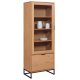 NORDIC LIVING COLLECTION Moderne veggskap i heltre furu, lakkert i Oak Colori. Stabil base takket v�re en svart metallramme, h�ndtak i svart metall av h�y kvalitet, god oppbevaringsplass med en skuff. Tre hyller og en d�r med glassinnsats.