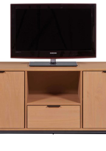 NORDIC LIVING COLLECTION Moderne kommode laget av heltre furu, lakkert i eik. Stabil base takket v�re en svart metallramme, h�ndtak i svart metall av h�y kvalitet, god oppbevaringsplass med �n skuff. To hyller bak to d�rer.