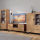 NORDIC LIVING COLLECTION Moderne kommode laget av heltre furu, lakkert i eik. Stabil base takket v�re en svart metallramme, h�ndtak i svart metall av h�y kvalitet, god oppbevaringsplass med �n skuff. To hyller bak to d�rer.