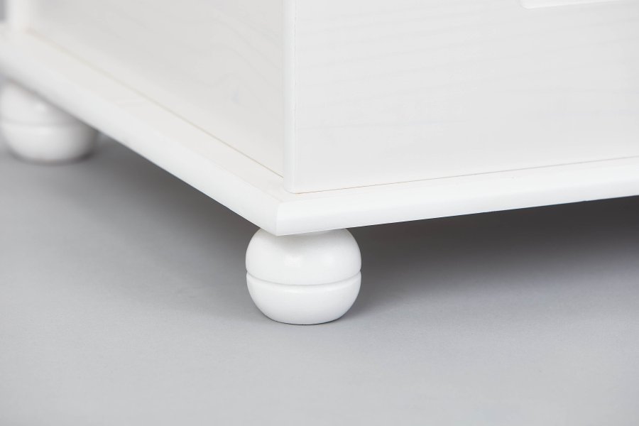 NORDIC LIVING COLLECTION Emel kommode i heltre, hvitlakkert