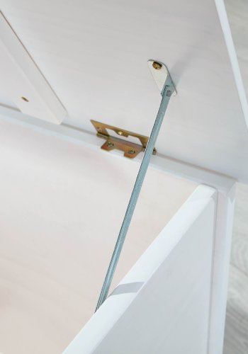 NORDIC LIVING COLLECTION Emel kommode i heltre, hvitlakkert