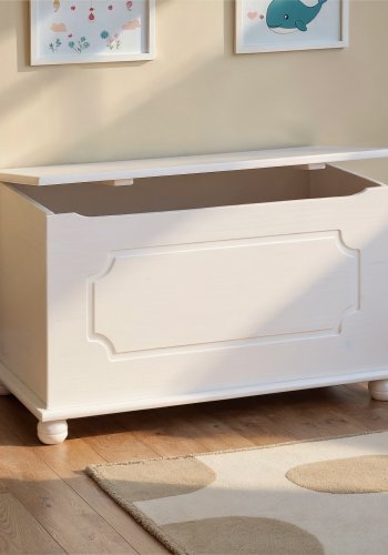 NORDIC LIVING COLLECTION Emel kommode i heltre, hvitlakkert