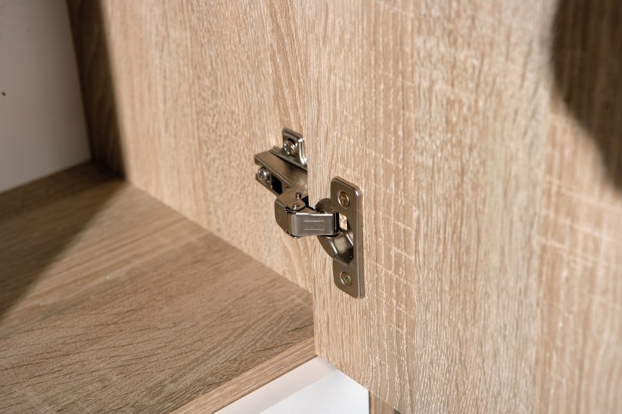 NORDIC LIVING COLLECTION Egadi byr� med silverhandtag och 6 d�rrar med robusta metallg�ngj�rn, Sonoma ekfinish