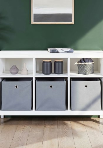 NORDIC LIVING COLLECTION  Massiv furuhylla med 3 hyllplan och 6 fack, vitlackerad. Totalm�tt: 122 x 45 x 76 cm.