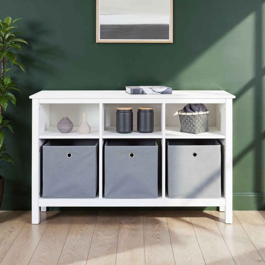 NORDIC LIVING COLLECTION  Massiv furuhylla med 3 hyllplan och 6 fack, vitlackerad. Totalm�tt: 122 x 45 x 76 cm.