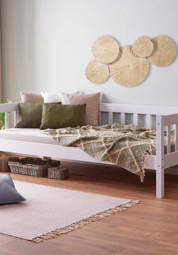 NORDIC LIVING COLLECTION Sintro b�ddsoffa 90 x 200 i vitt med massiv tr�botten
