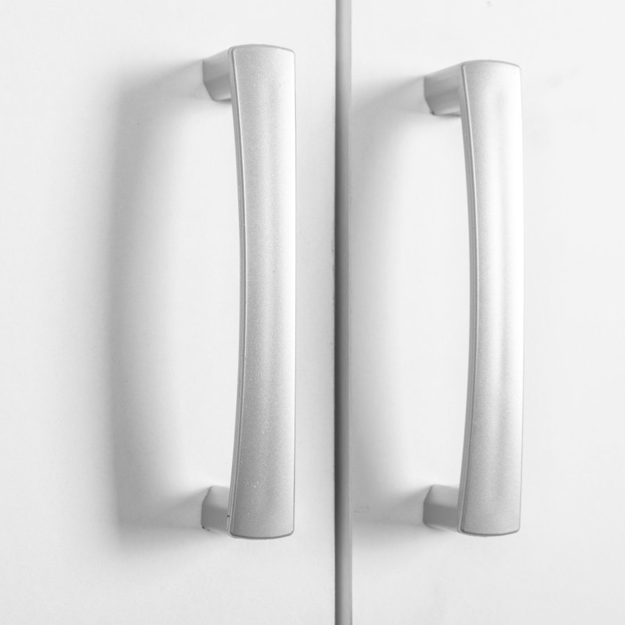 NORDIC LIVING COLLECTION Arconati multifunktionssk�p, 2 d&ouml;rrar, vit, med 2 g�ngj&auml;rnsf&ouml;rsedda d&ouml;rrar som &ouml;ppnas 90&deg;, 1,2 meter, hyllor med en lastkapacitet p� 5 kg.