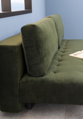 ACT NORDIC Blain Schlafsofa, mit 2 Kissen – dunkelgrüner Stoff und rauchfarbenes Gummibaumholz