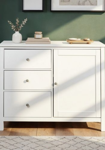 NORDIC LIVING COLLECTION  Byr� i massiv furu, vitlackerad, med 1 d�rr, 3 l�dor, 2 hyllplan. Totalm�tt: 110 x 40 x 96 cm.