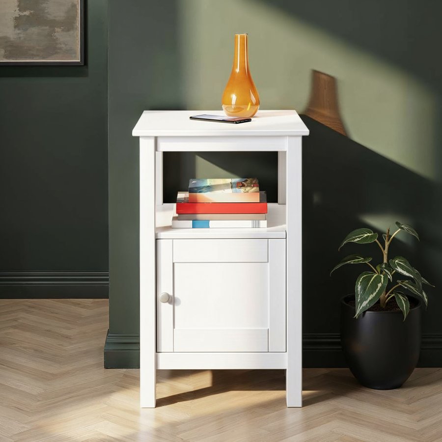 NORDIC LIVING COLLECTION  F�rvaringsbord i massiv furu med 1 d�rr och 1 hyllplan, vitlackerat, totalm�tt 45 x 45 x 76 cm.