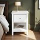 NORDIC LIVING COLLECTION S&auml;ngbord i massiv furu med 1 l�da, ett &ouml;ppet fack och totala m�tt p� 47 x 40 x 66 cm.