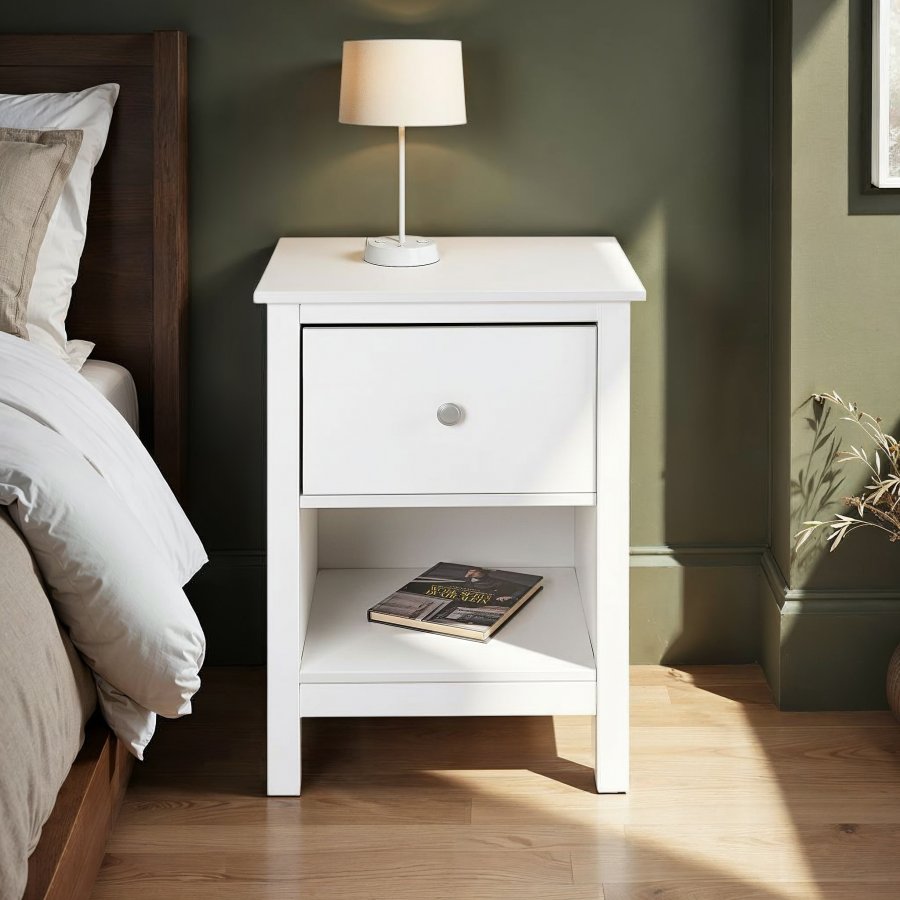 NORDIC LIVING COLLECTION S&auml;ngbord i massiv furu med 1 l�da, ett &ouml;ppet fack och totala m�tt p� 47 x 40 x 66 cm.